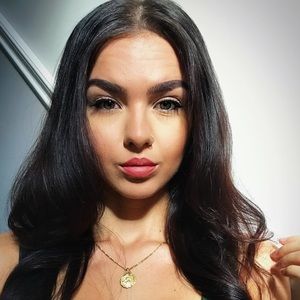 Meet your Posher, Dee